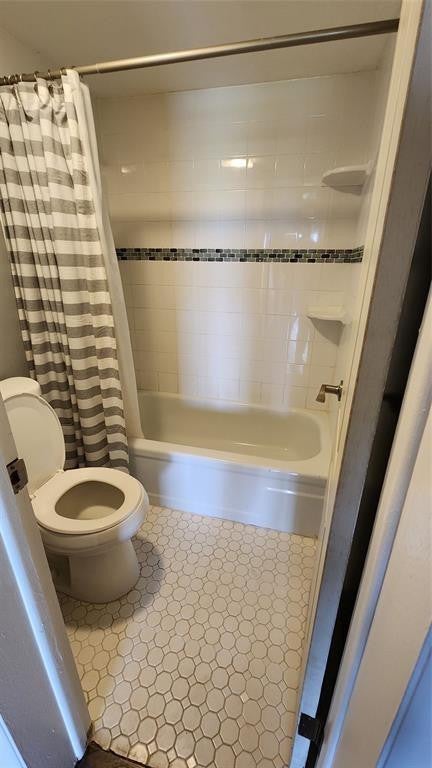2320 S CYPRESS BEND Drive 401