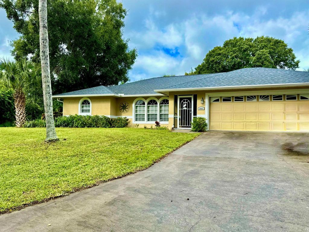 Photo of 2065 19th Avenue SW, Vero Beach, FL 32962 (MLS # R11130037)
