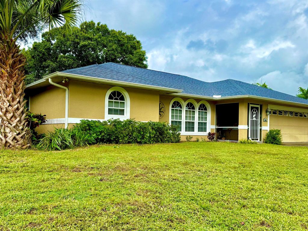 Photo of 2065 19th Avenue SW, Vero Beach, FL 32962 (MLS # R11130037)