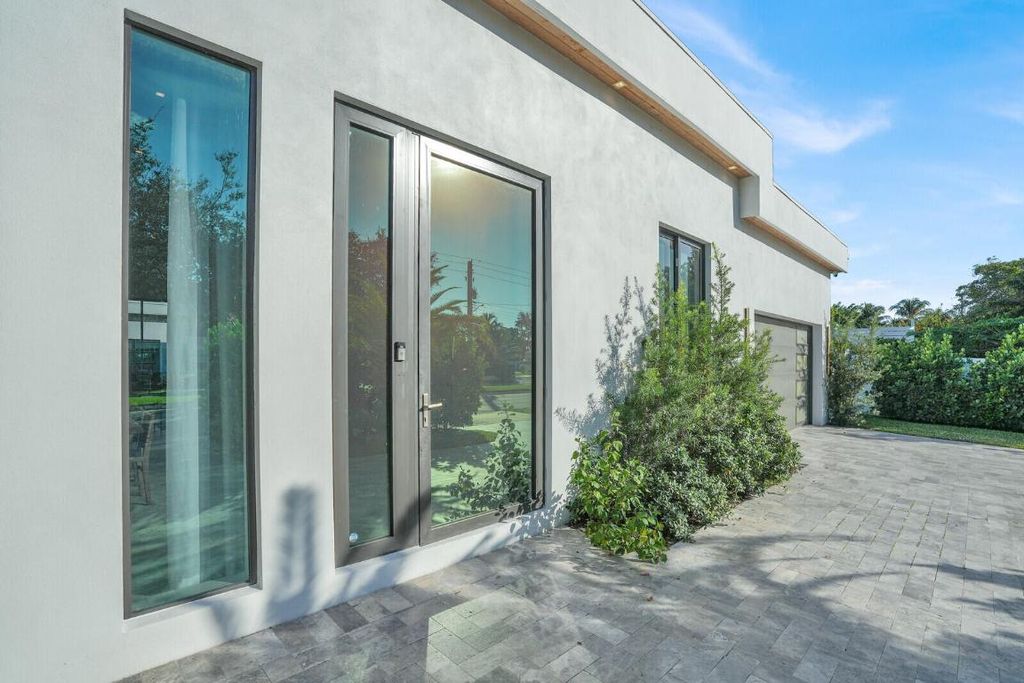 Photo of 828 NW 2nd Avenue, Boca Raton, FL 33432 (MLS # R11154583)