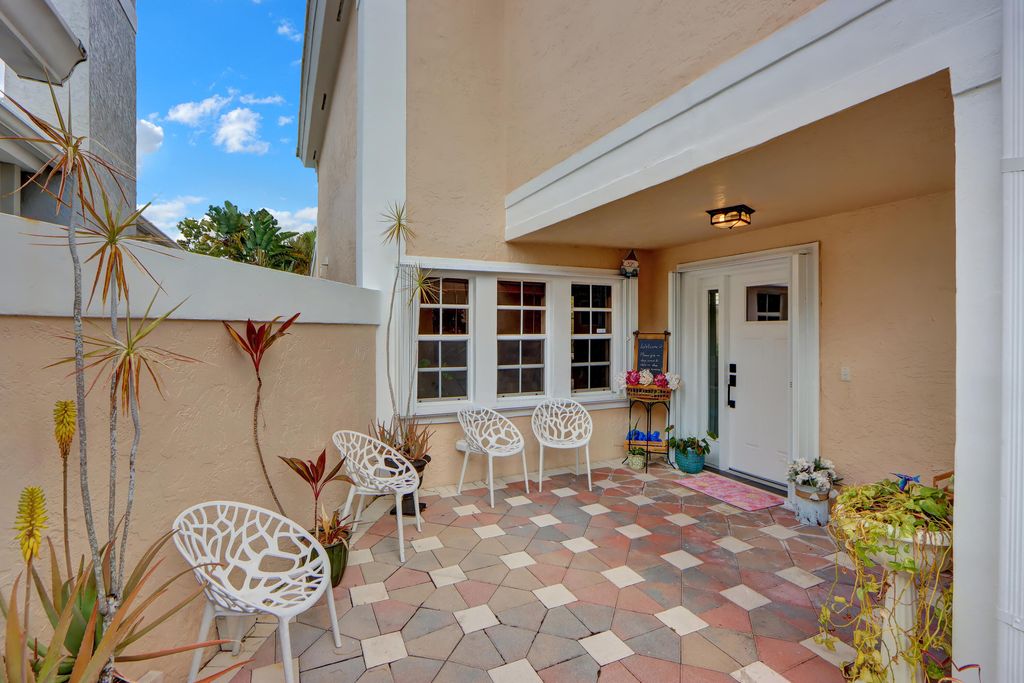 Photo of 12 Brighton Court, Palm Beach Gardens, FL 33418 (MLS # R11163231)