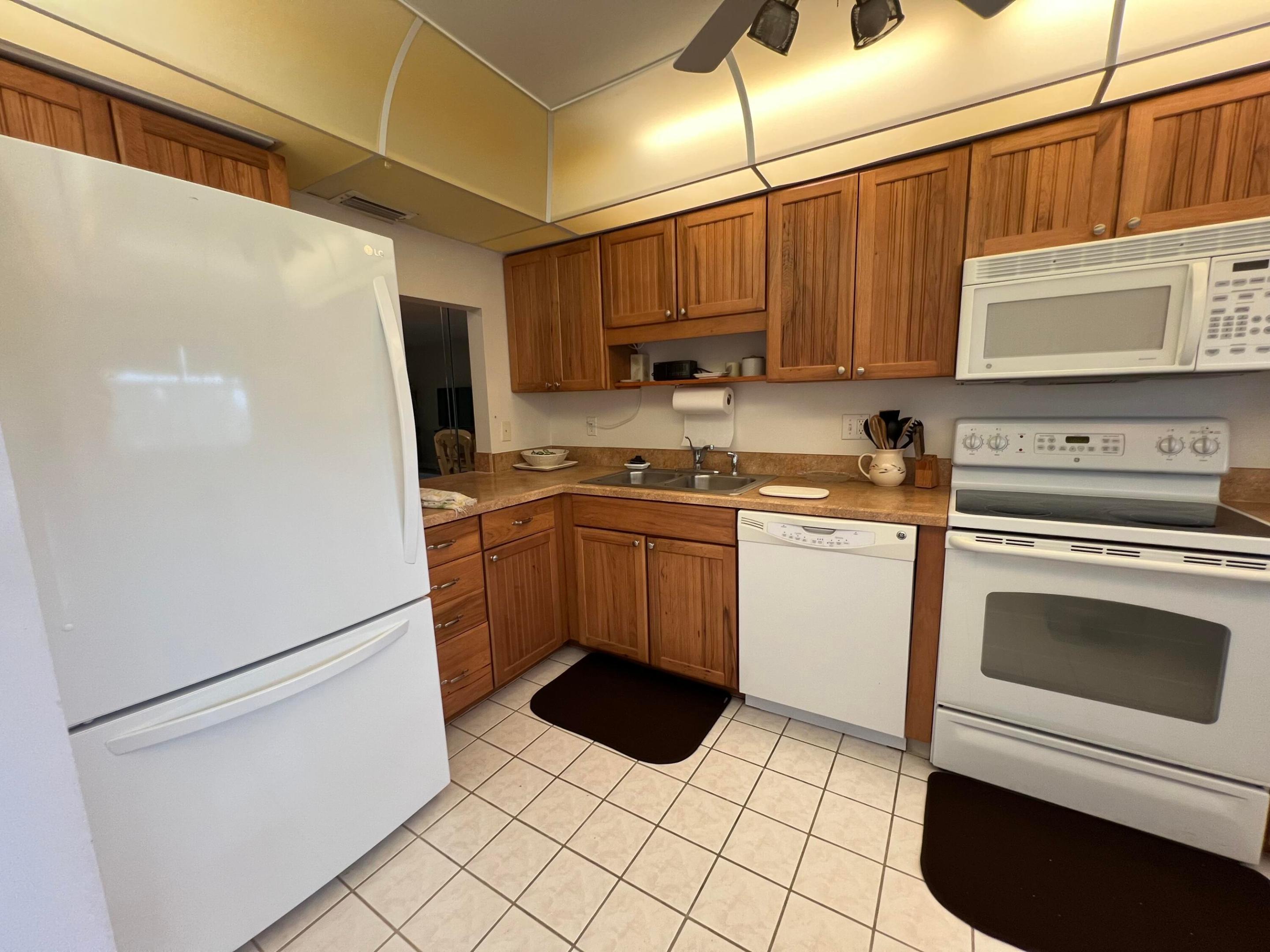 COLONNADES CONDOMINIUM - Residential Lease