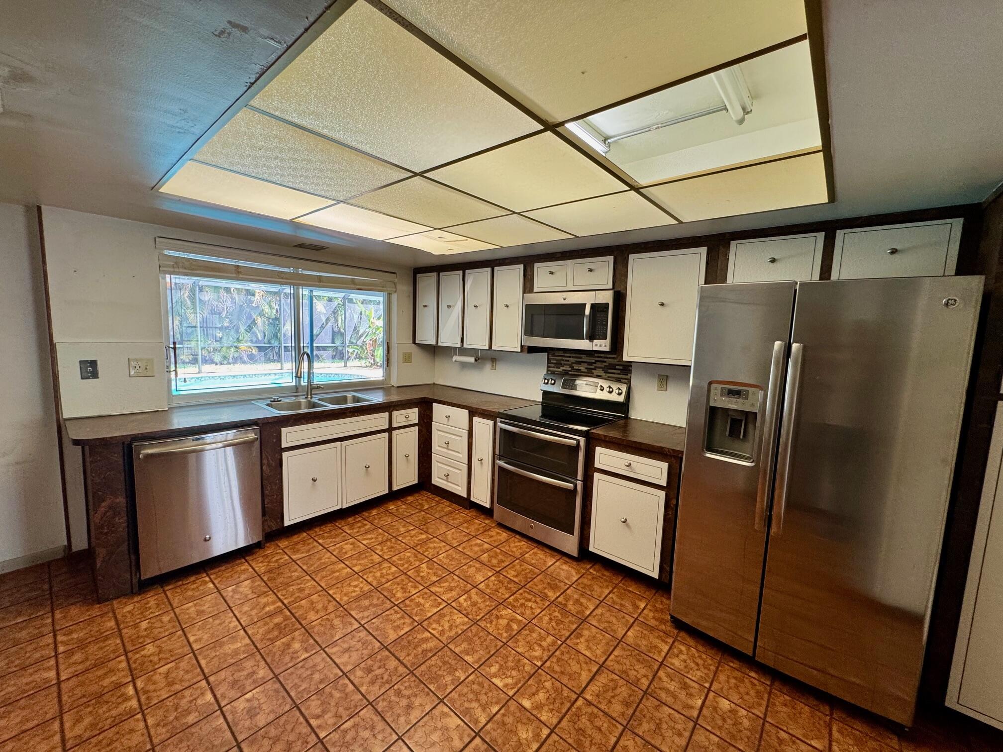 NEW ORLEANS VILLAS - Residential Lease