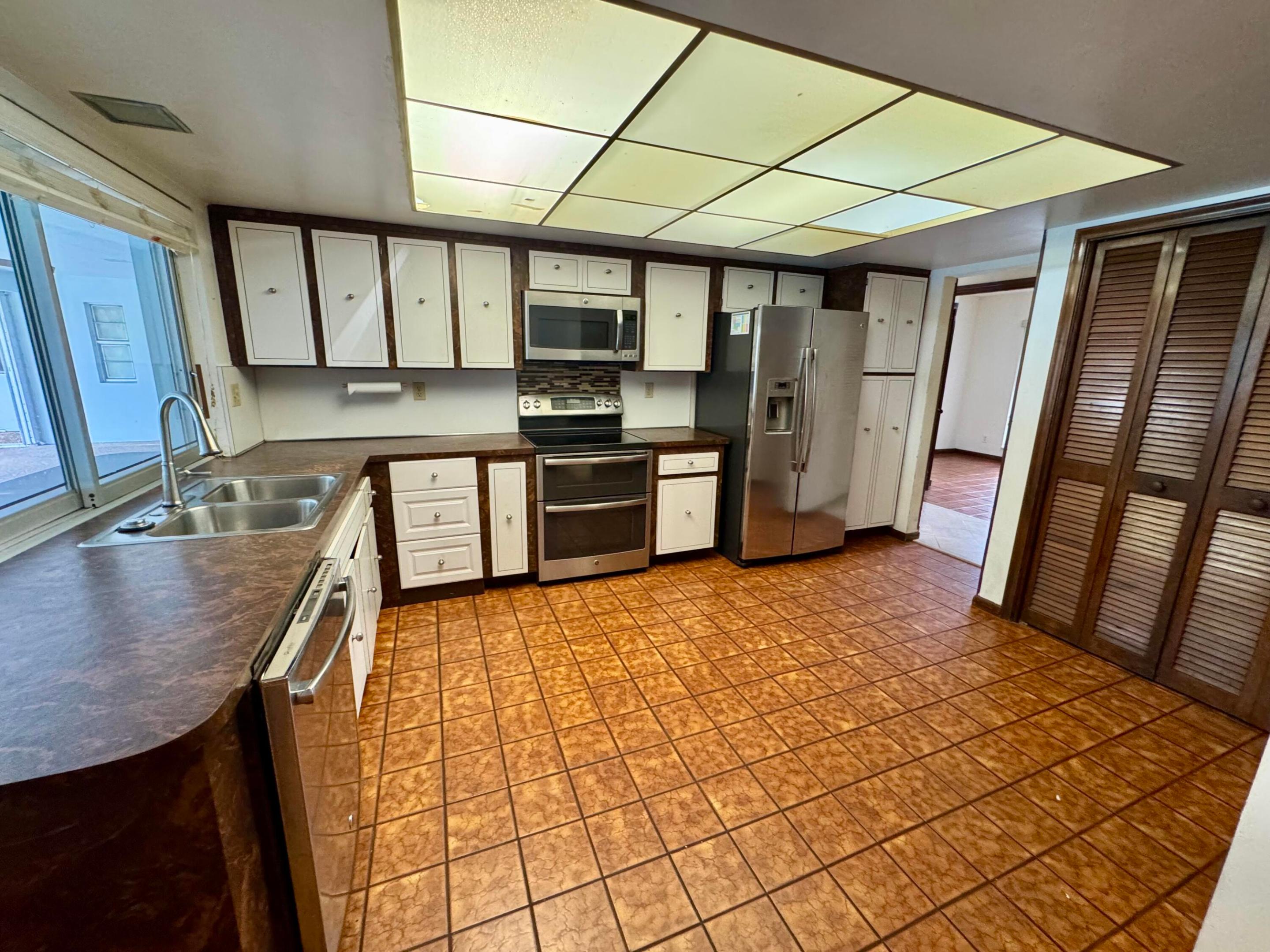 NEW ORLEANS VILLAS - Residential Lease