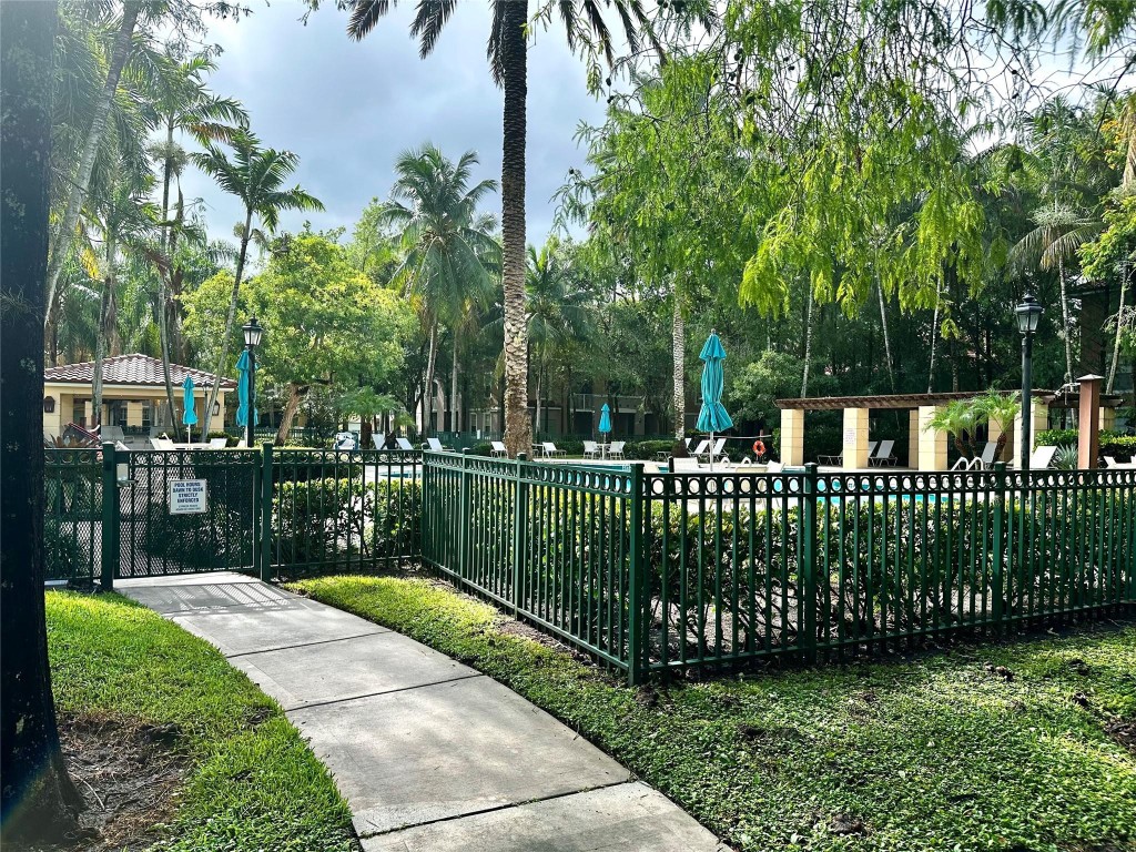 Cypress Pointe At Coral S - Residential