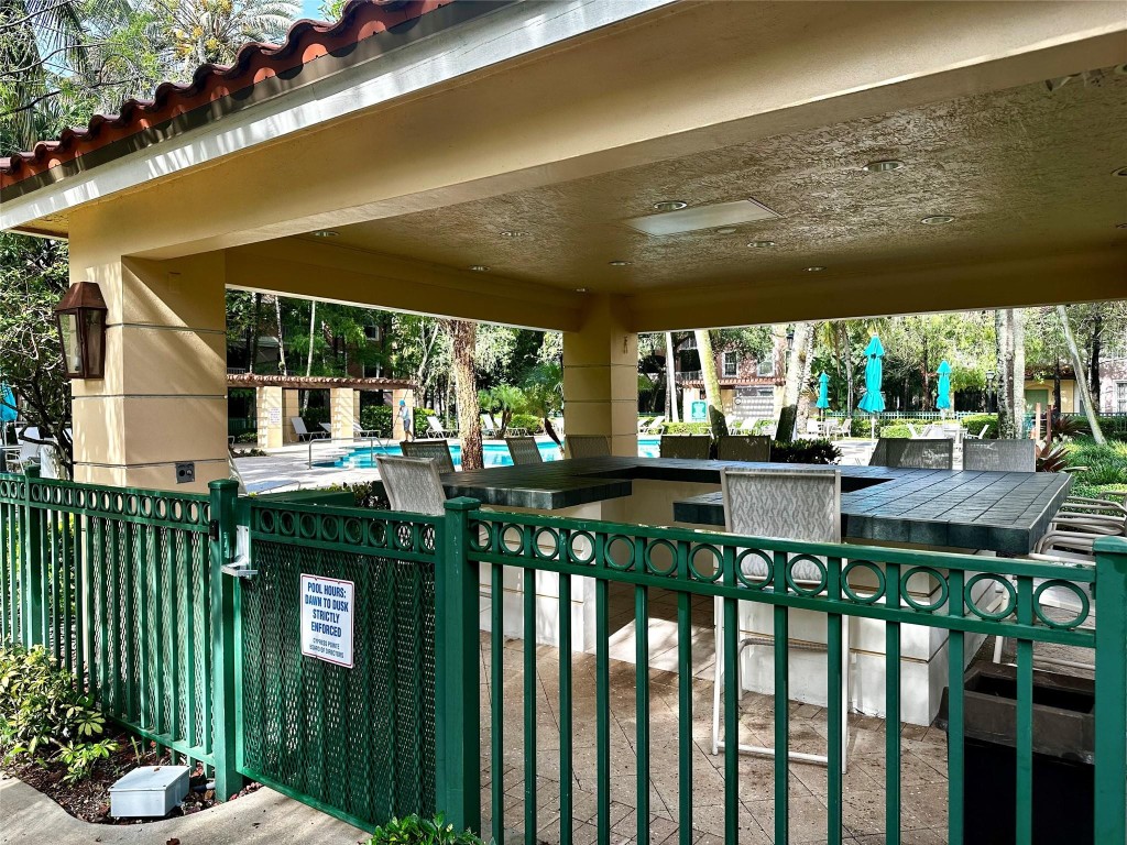 Cypress Pointe At Coral S - Residential