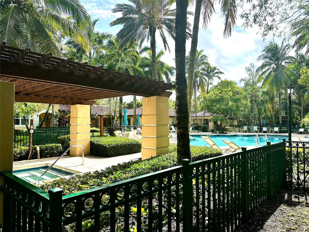 Cypress Pointe At Coral S - Residential