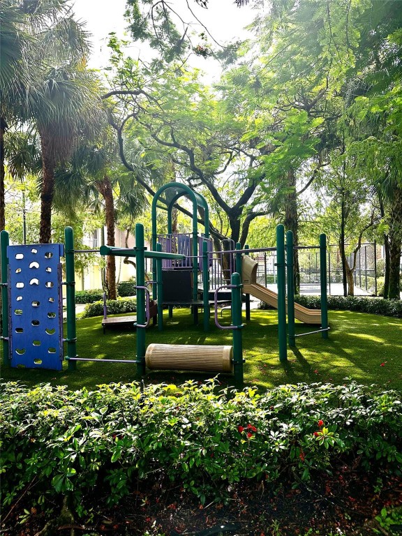 Cypress Pointe At Coral S - Residential