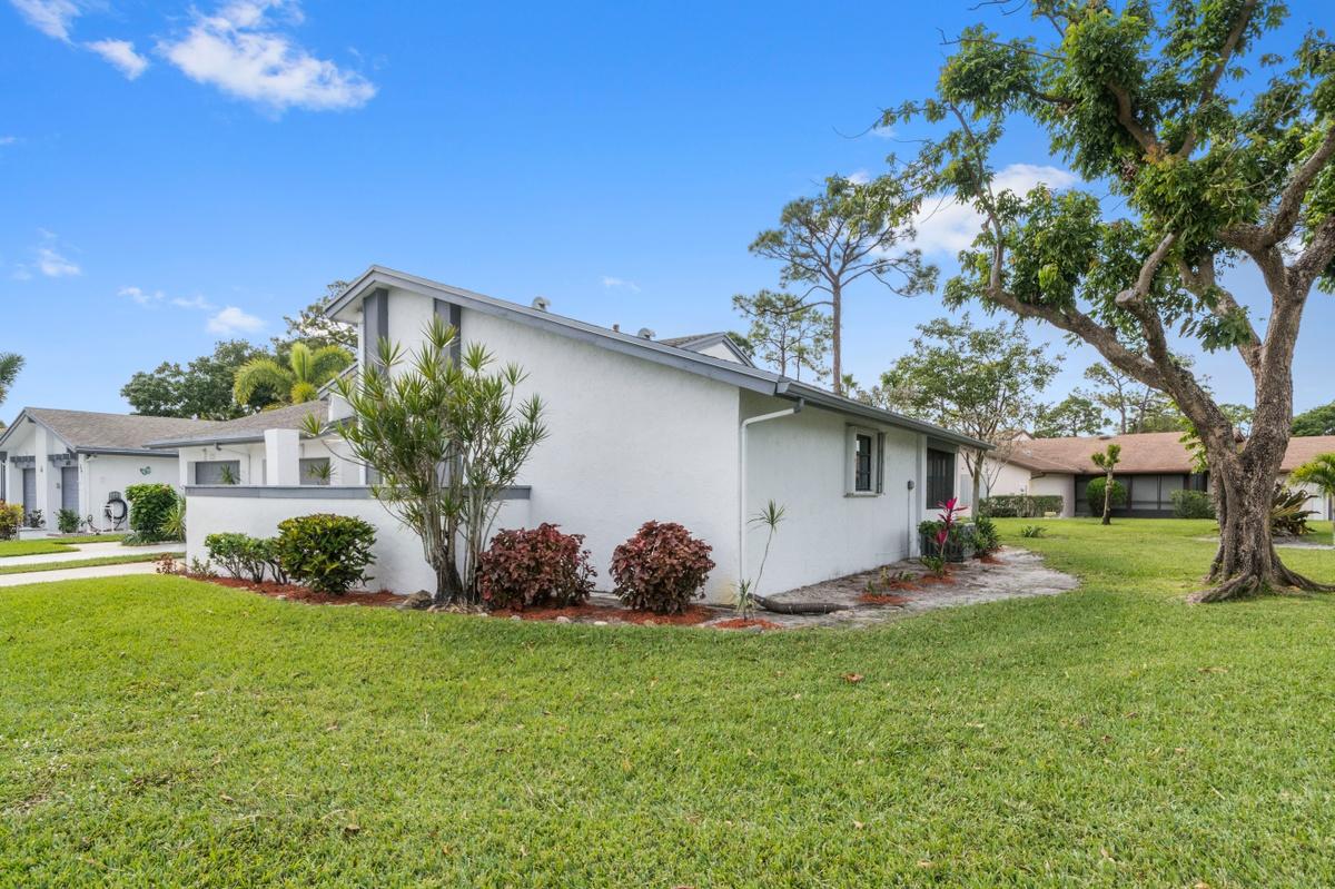 VILLAGES OF WOODLAKE 1 - Residential