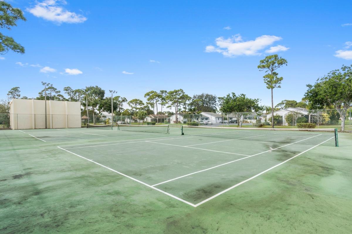 VILLAGES OF WOODLAKE 1 - Residential