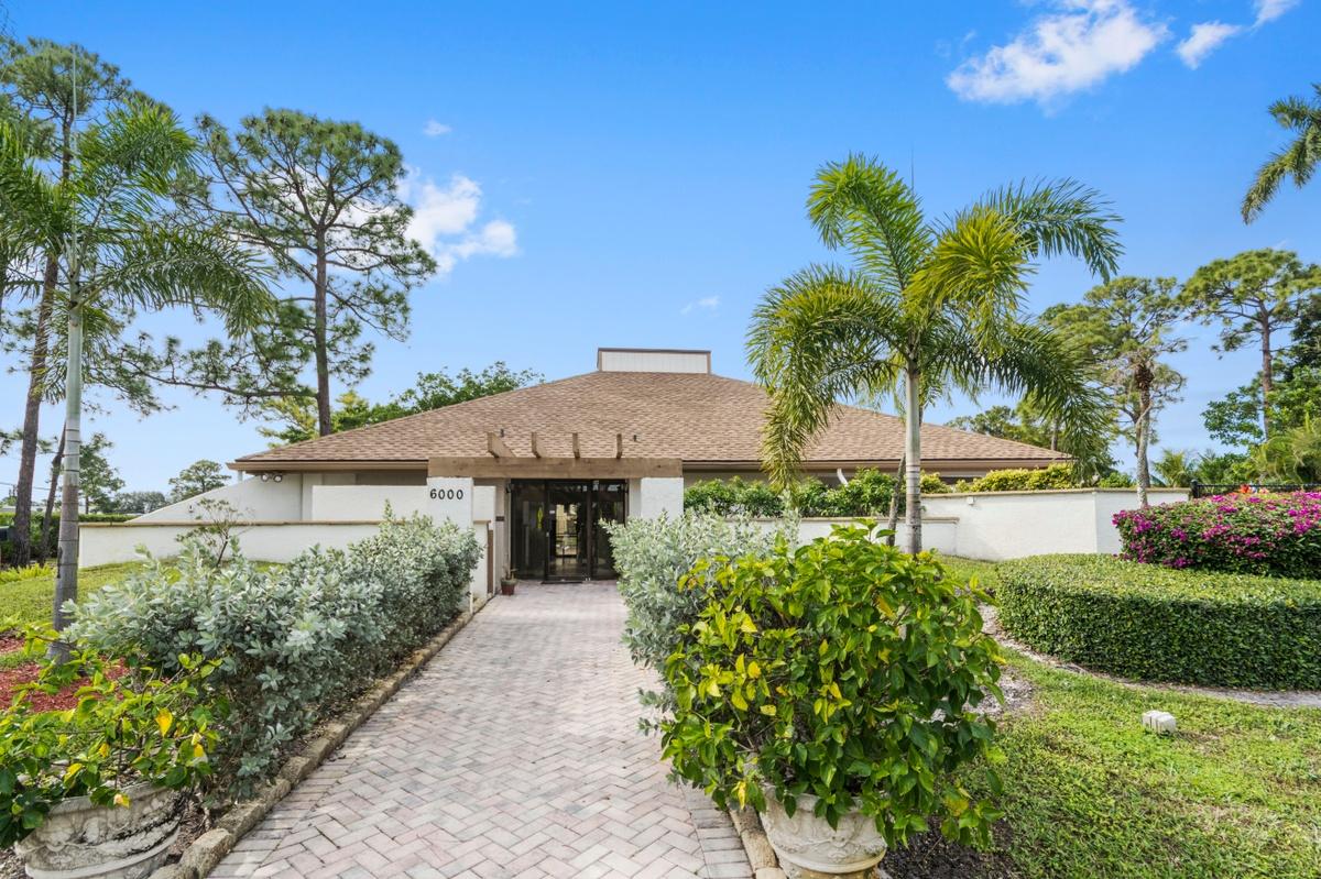 VILLAGES OF WOODLAKE 1 - Residential