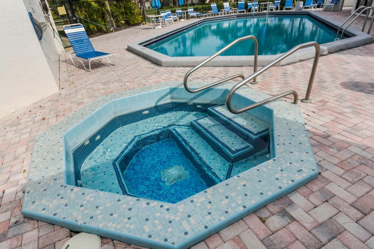 VILLAGES OF WOODLAKE 1 - Residential