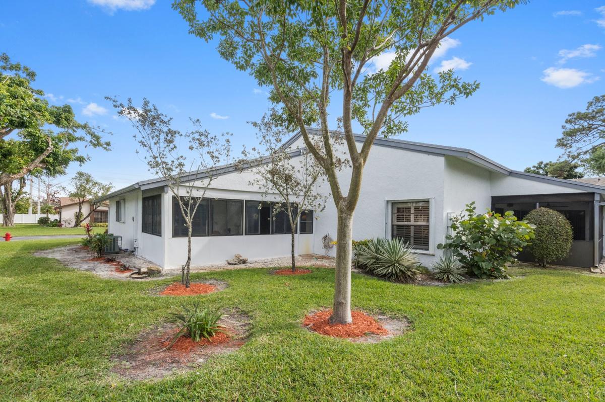 VILLAGES OF WOODLAKE 1 - Residential