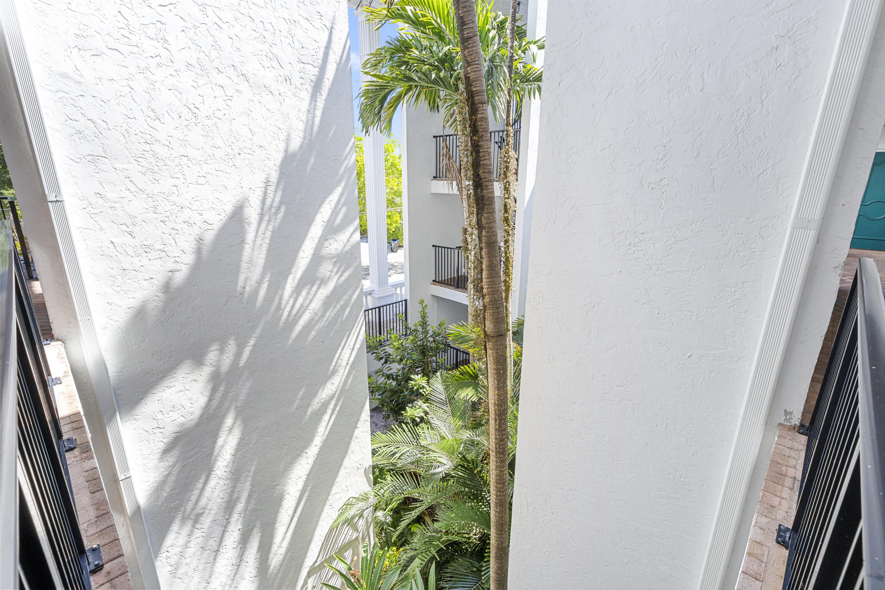 LAS OLAS MANOR 2 CONDO - Residential