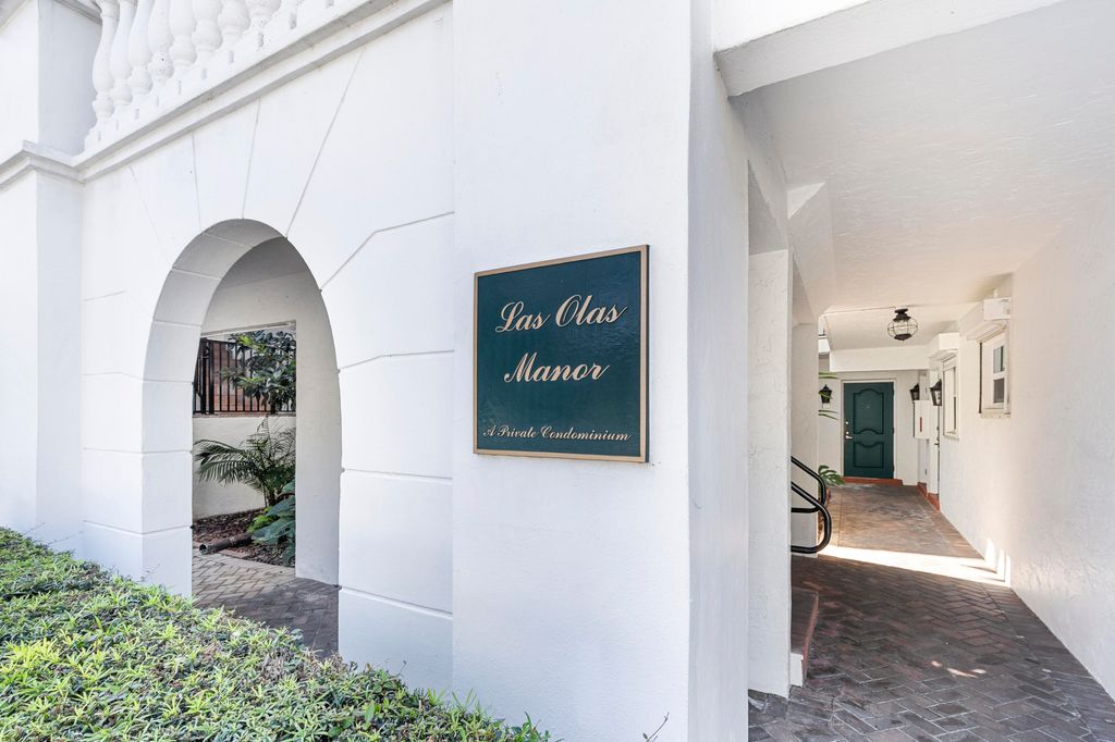 Photo of 1212 SE 2nd Court #303, Fort Lauderdale, FL 33301 (MLS # B26020811)
