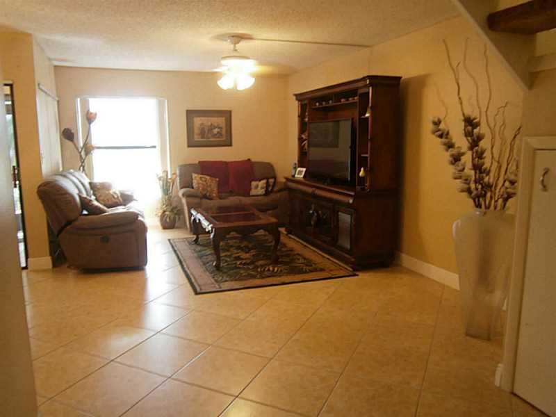 GOLDEN RAINTREE 3 - Residential