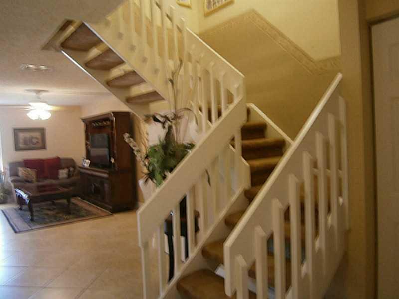 GOLDEN RAINTREE 3 - Residential