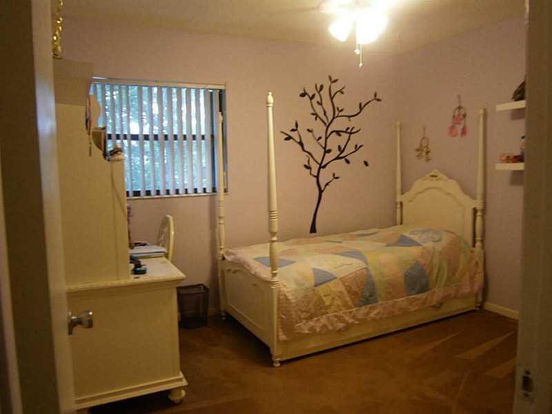 GOLDEN RAINTREE 3 - Residential