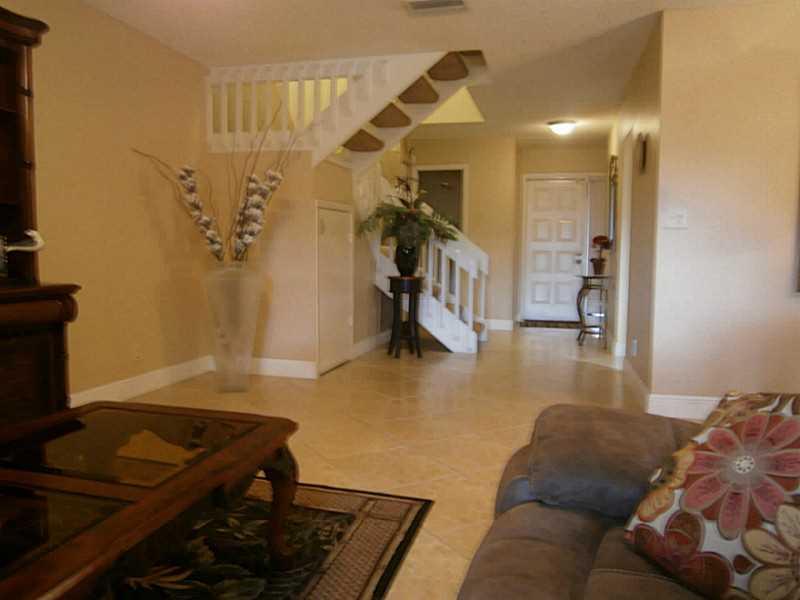 GOLDEN RAINTREE 3 - Residential