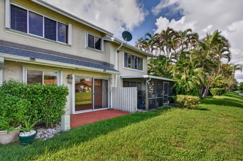 Tiny photo for 2047 DISCOVERY Circle E, Deerfield Beach, FL 33442 (MLS # B26086360)