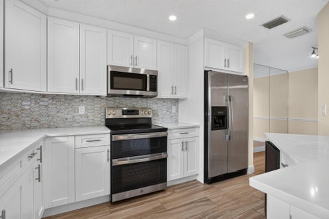 Tiny photo for 2047 DISCOVERY Circle E, Deerfield Beach, FL 33442 (MLS # B26086360)