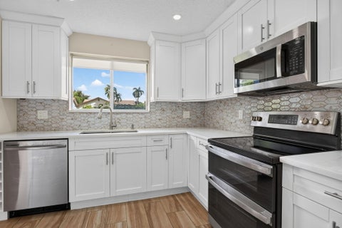 Tiny photo for 2047 DISCOVERY Circle E, Deerfield Beach, FL 33442 (MLS # B26086360)