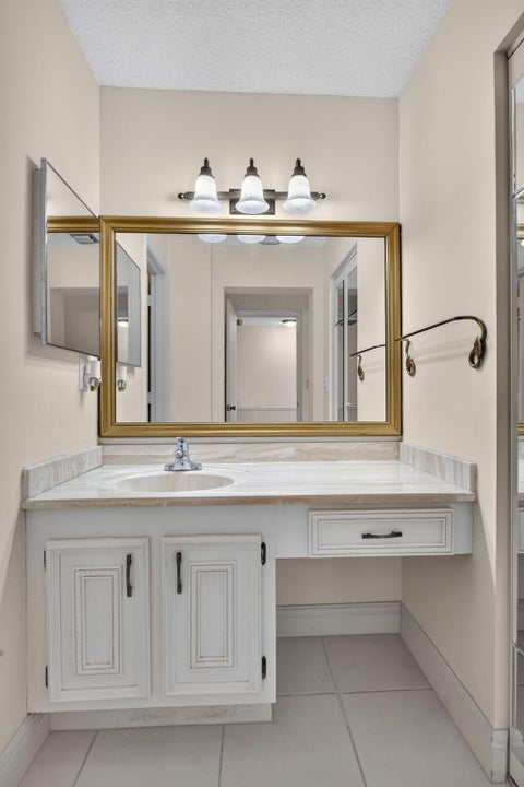 Tiny photo for 2047 DISCOVERY Circle E, Deerfield Beach, FL 33442 (MLS # B26086360)
