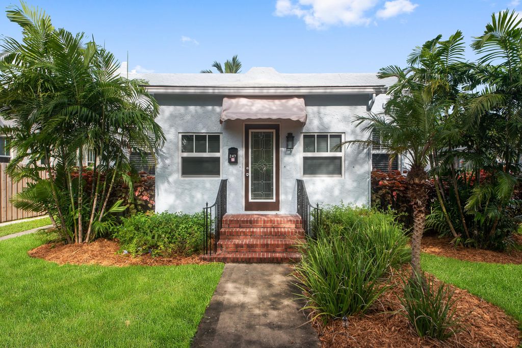 Photo of 247 Royal Court, Delray Beach, FL 33444 (MLS # R11091984)
