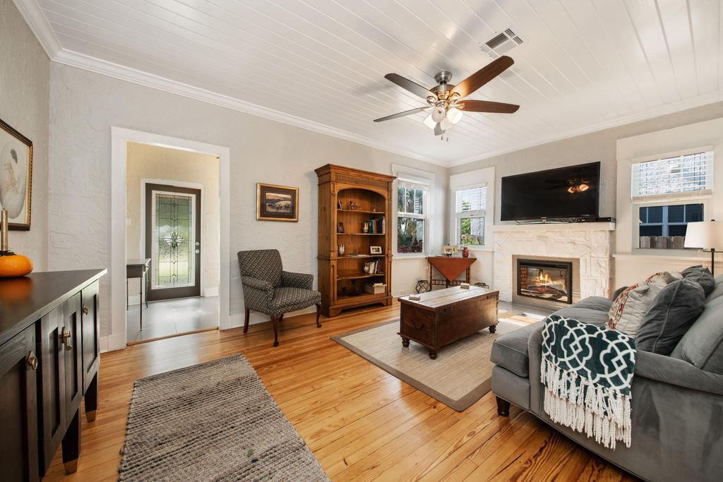 Photo of 247 Royal Court, Delray Beach, FL 33444 (MLS # R11091984)