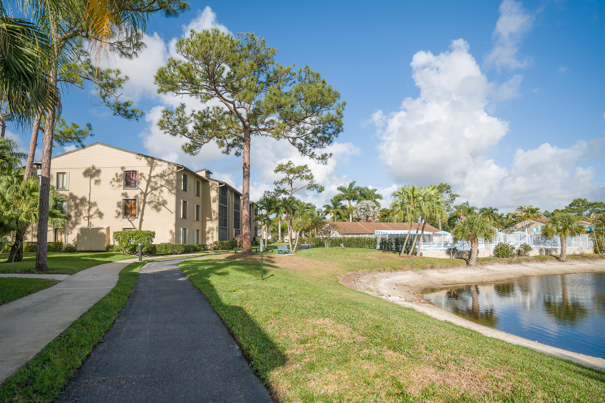 PINE RIDGE NORTH VILLAGE III #1 COND DECLS FILED 1 - Residential