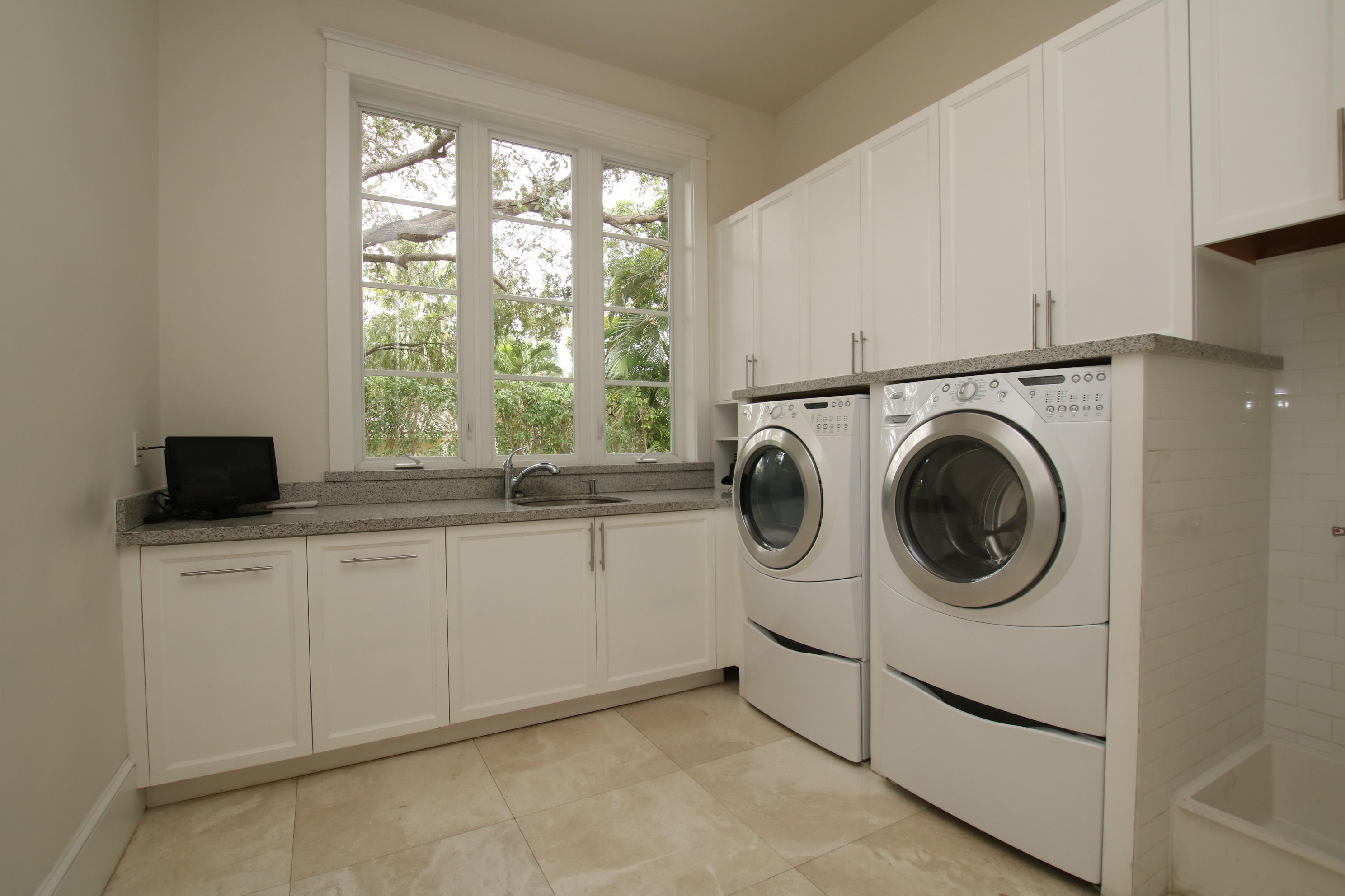 BRUCE-LAURIE SUB - Residential