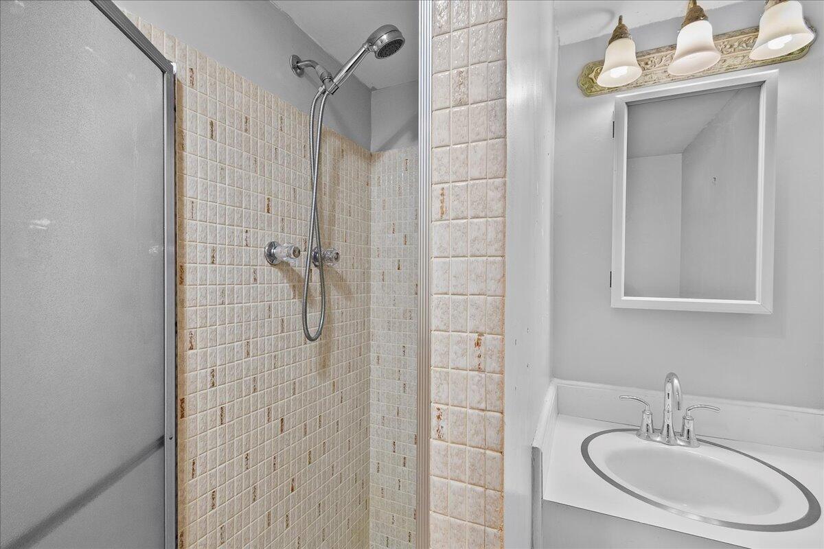 LAKESIDE POINT APT NO 2 COND DECL IN - Residential