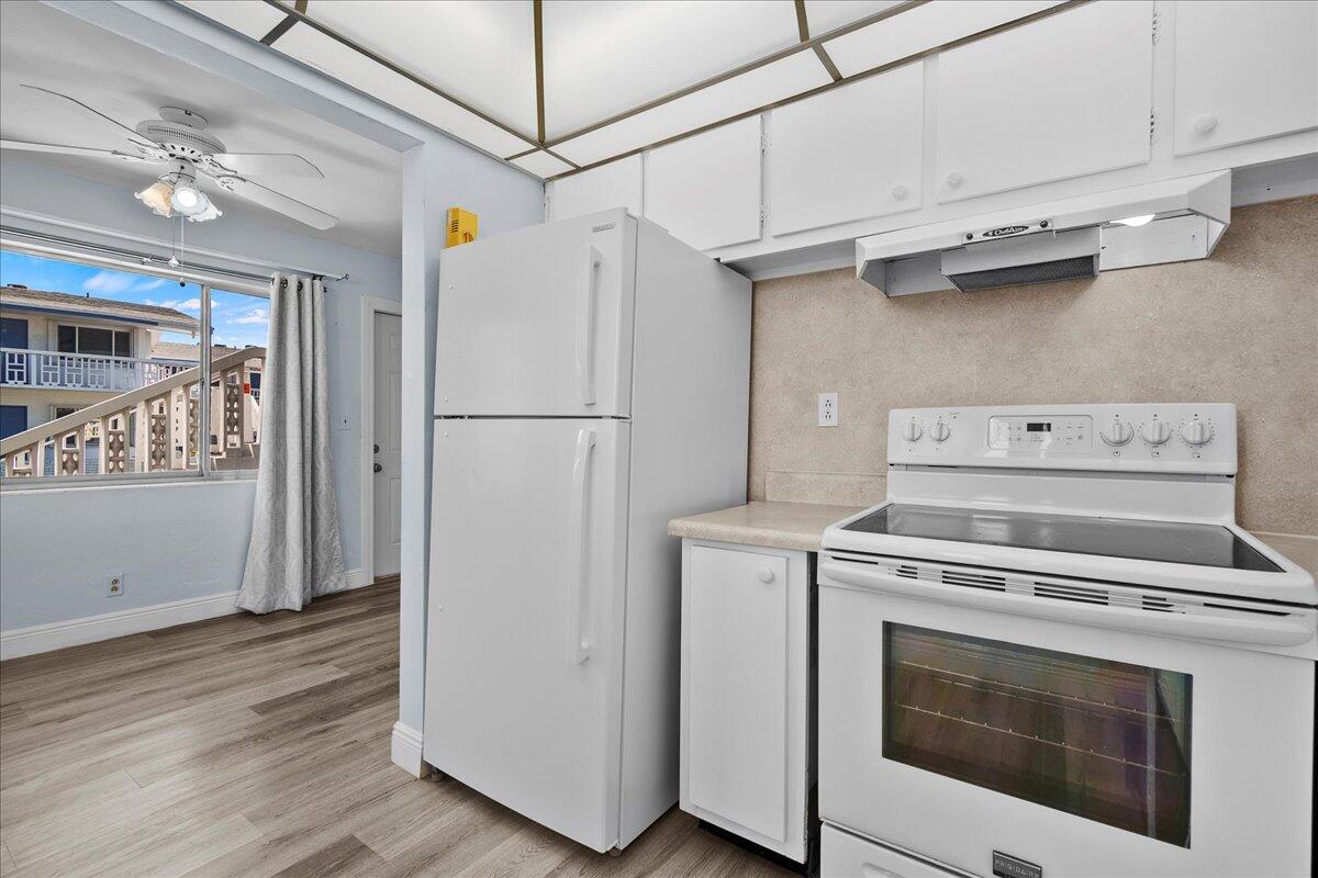 LAKESIDE POINT APT NO 2 COND DECL IN - Residential