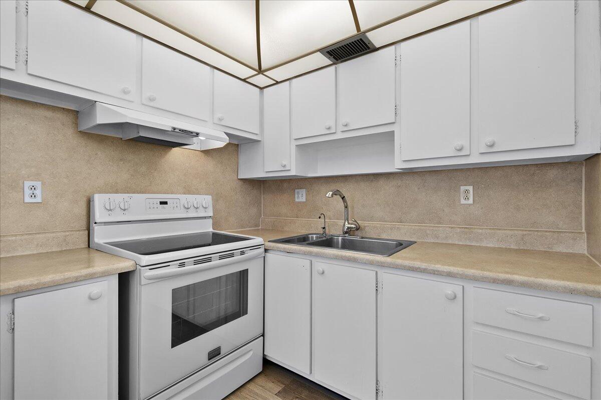 LAKESIDE POINT APT NO 2 COND DECL IN - Residential