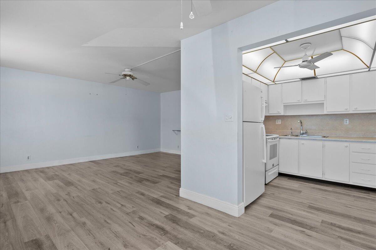 LAKESIDE POINT APT NO 2 COND DECL IN - Residential