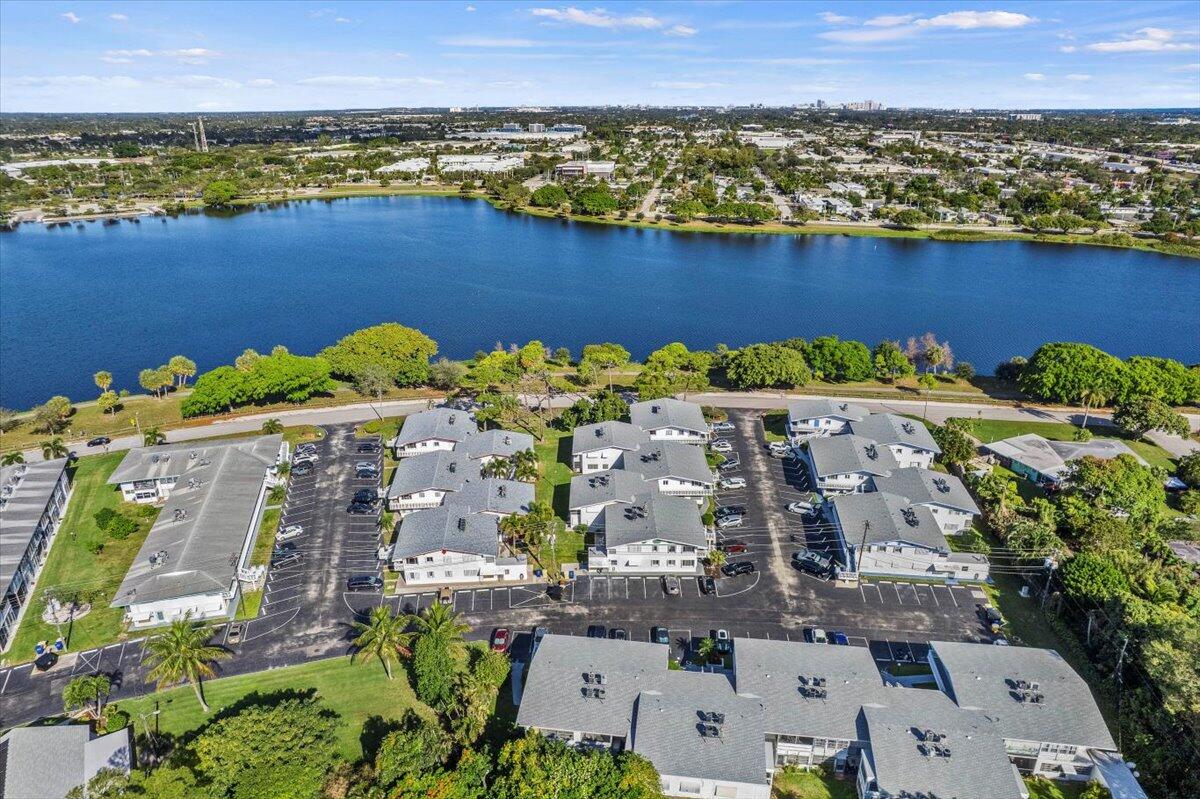 LAKESIDE POINT APT NO 2 COND DECL IN - Residential