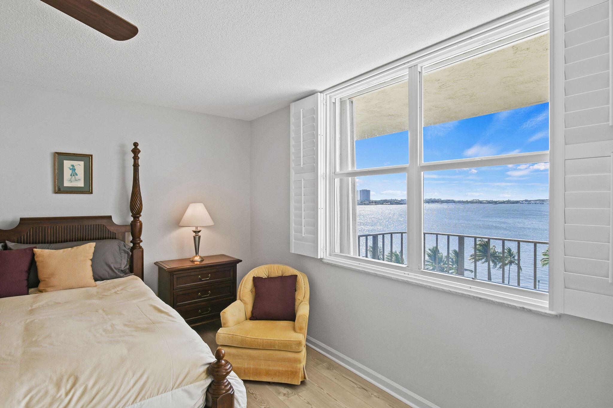 Lake Harbour Towers East - Residential