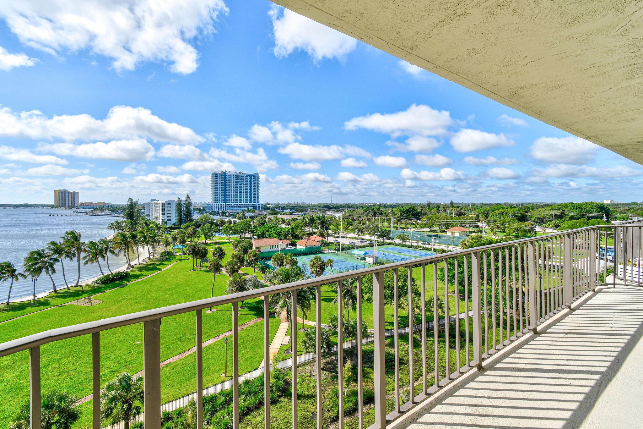 Lake Harbour Towers East - Residential