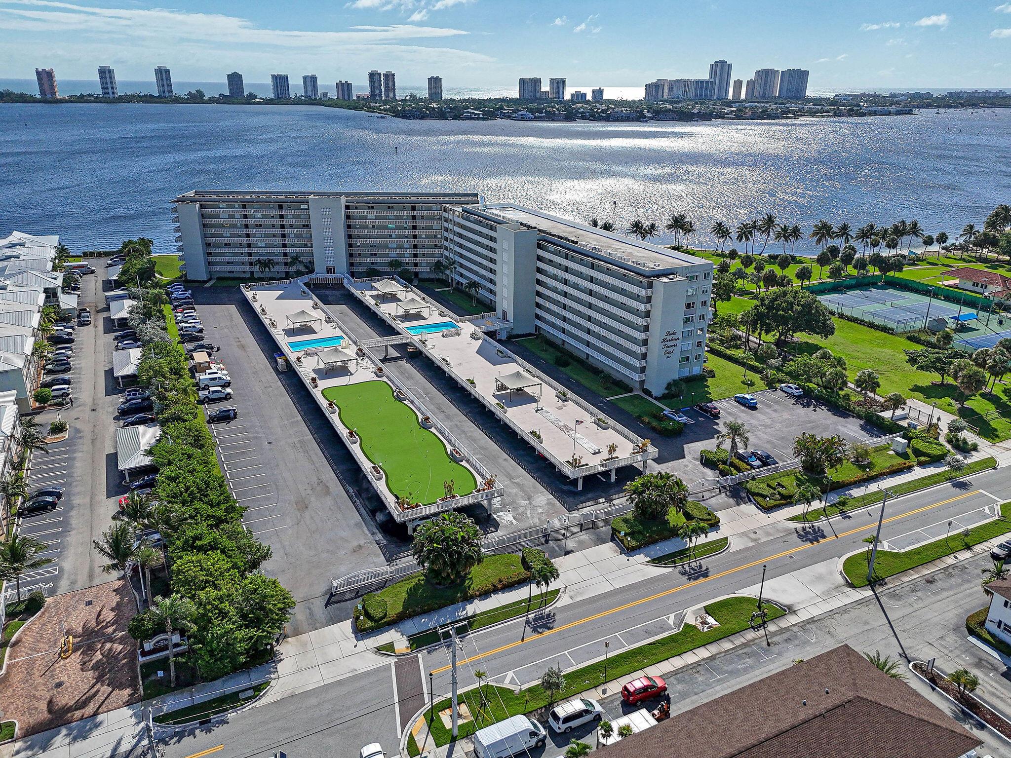 Lake Harbour Towers East - Residential