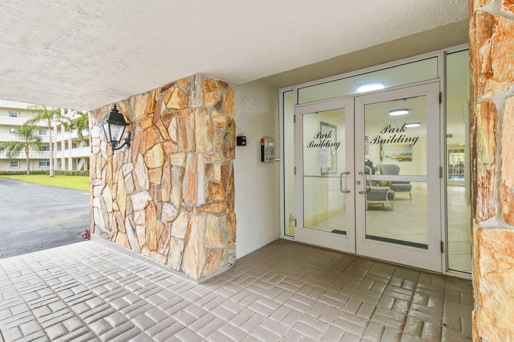 Lake Harbour Towers East - Residential