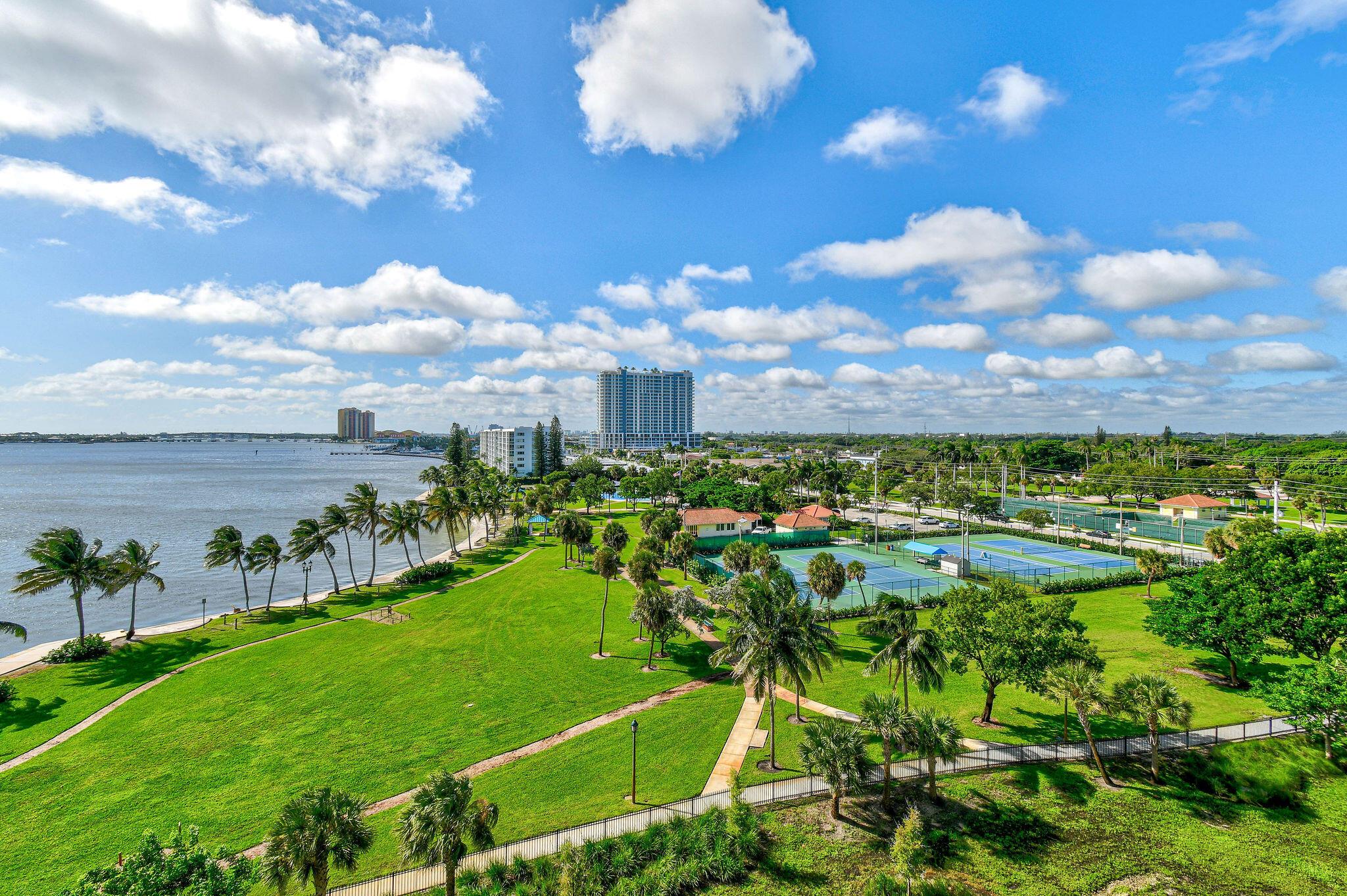 Lake Harbour Towers East - Residential