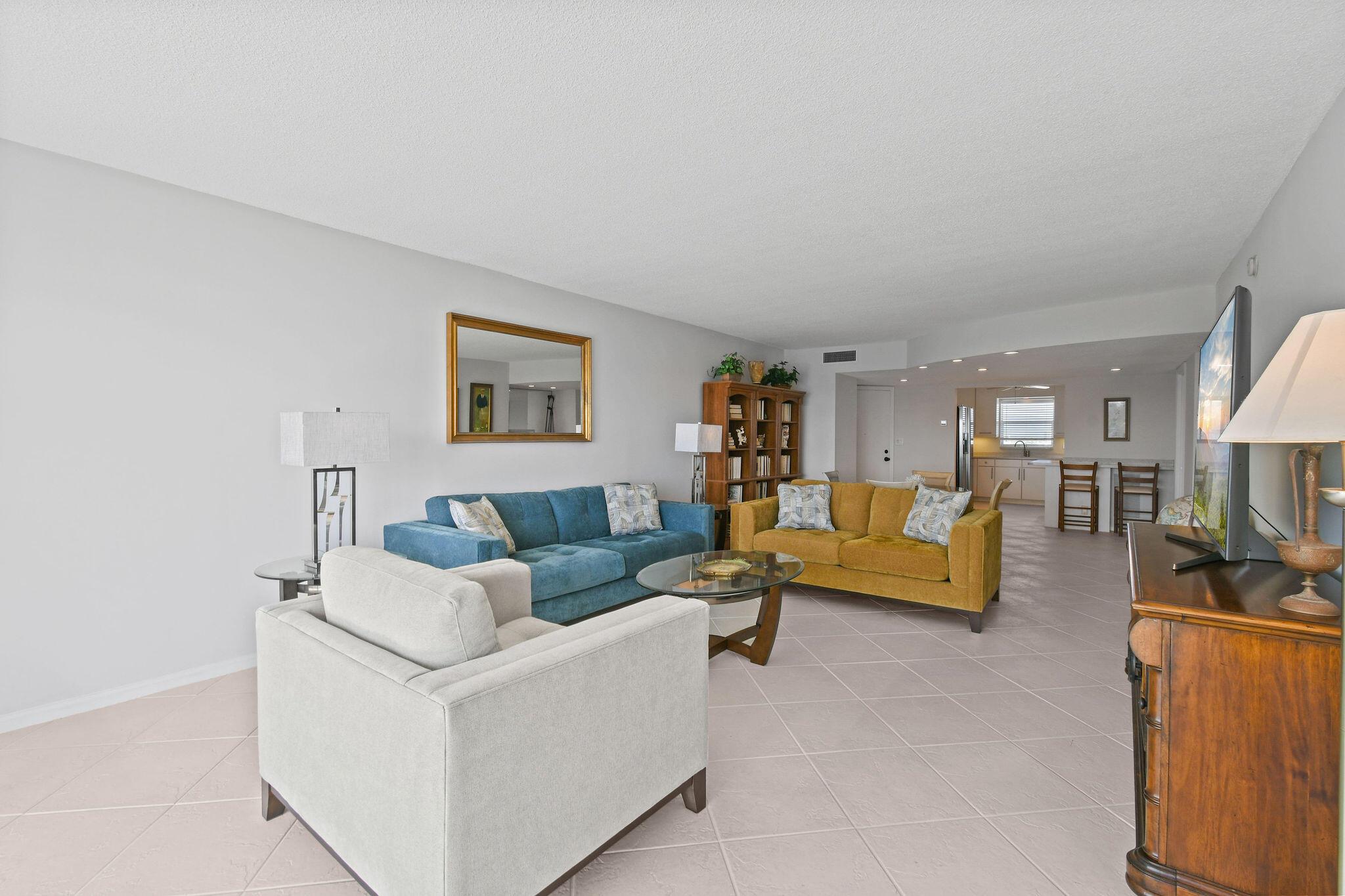Lake Harbour Towers East - Residential