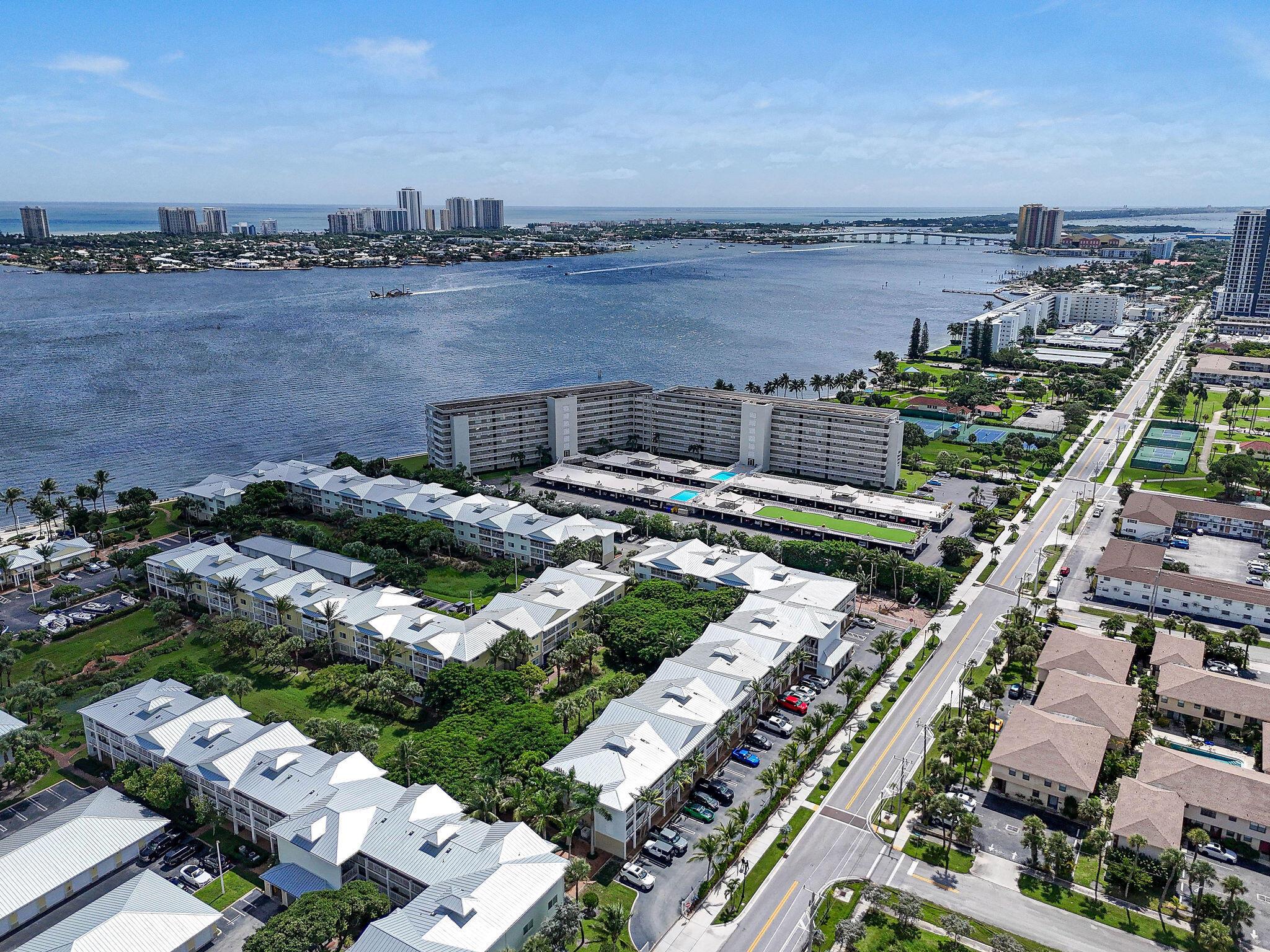 Lake Harbour Towers East - Residential