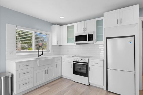2300 NE 11th Ave B Wilton Manors FL 33305