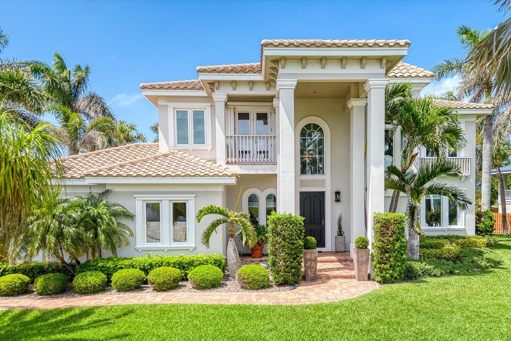 Photo of 1622 Thumb Point Drive, Fort Pierce, FL 34949 (MLS # R11081357)