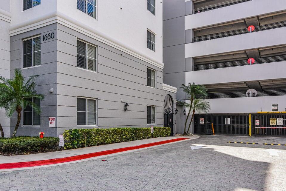 VIZCAYA LAKES CONDO - Residential