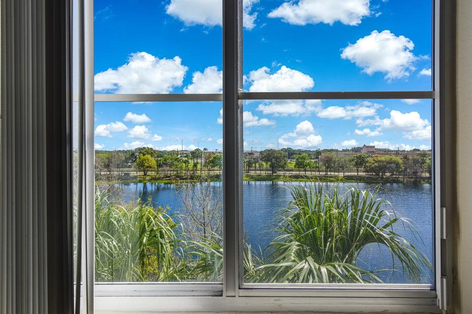 VIZCAYA LAKES CONDO - Residential