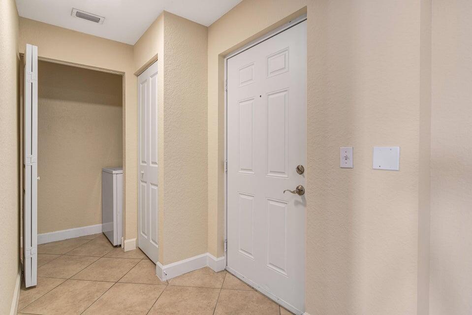 VIZCAYA LAKES CONDO - Residential