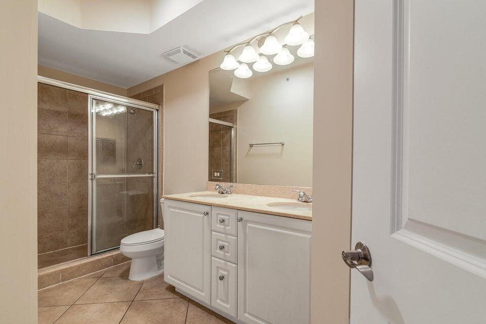 VIZCAYA LAKES CONDO - Residential