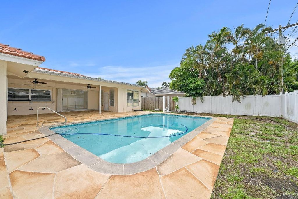 Photo of 601 SW 8th Terrace, Boca Raton, FL 33486 (MLS # R10996061)